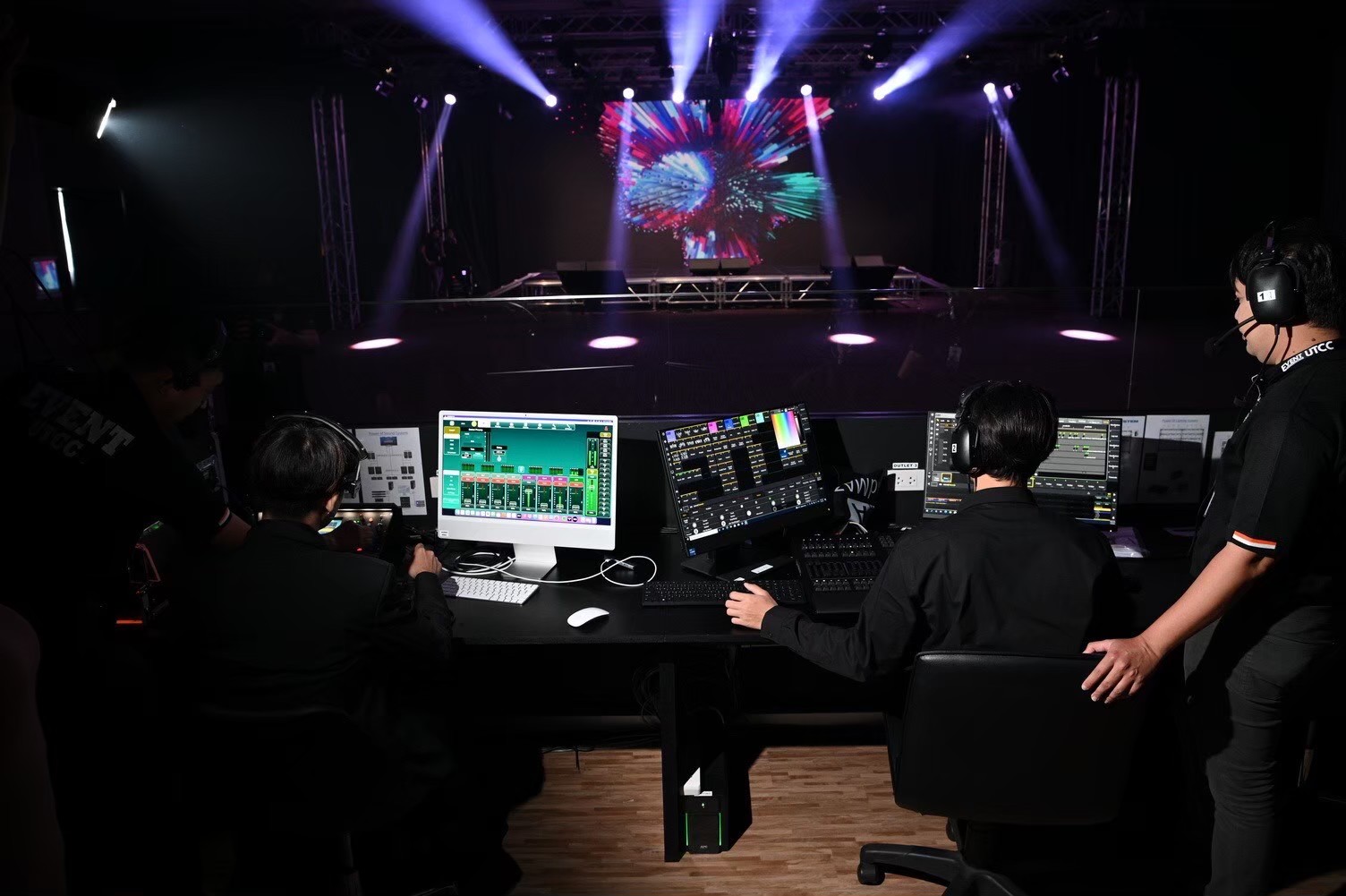 อุปกรณ์ภายในห้อง UTCC Event Lab