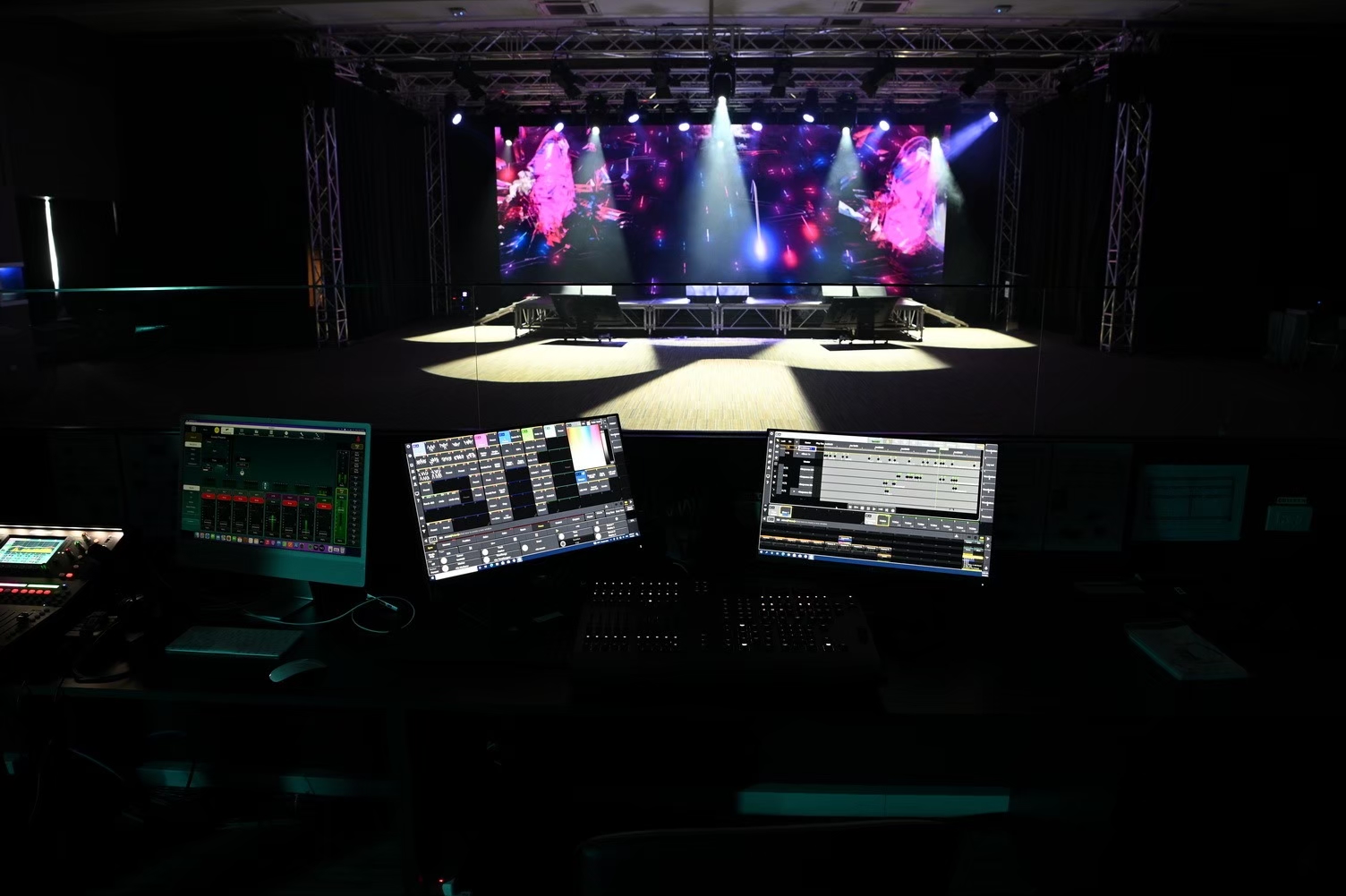 นักศึกษาฝึกปฏิบัติการจัดงานอีเว้นท์ใน UTCC Event Lab
