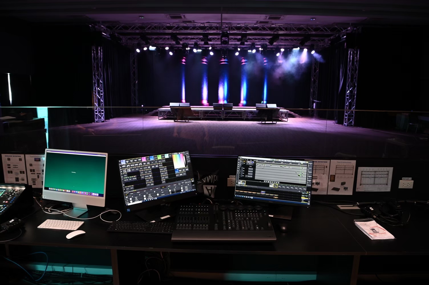นักศึกษาฝึกปฏิบัติการจัดงานอีเว้นท์ใน UTCC Event Lab